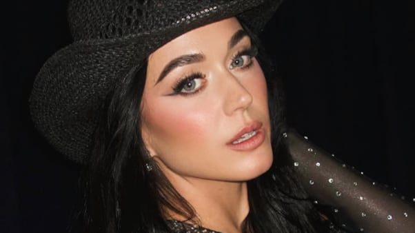 Katy Perry sorprende en 2026.
