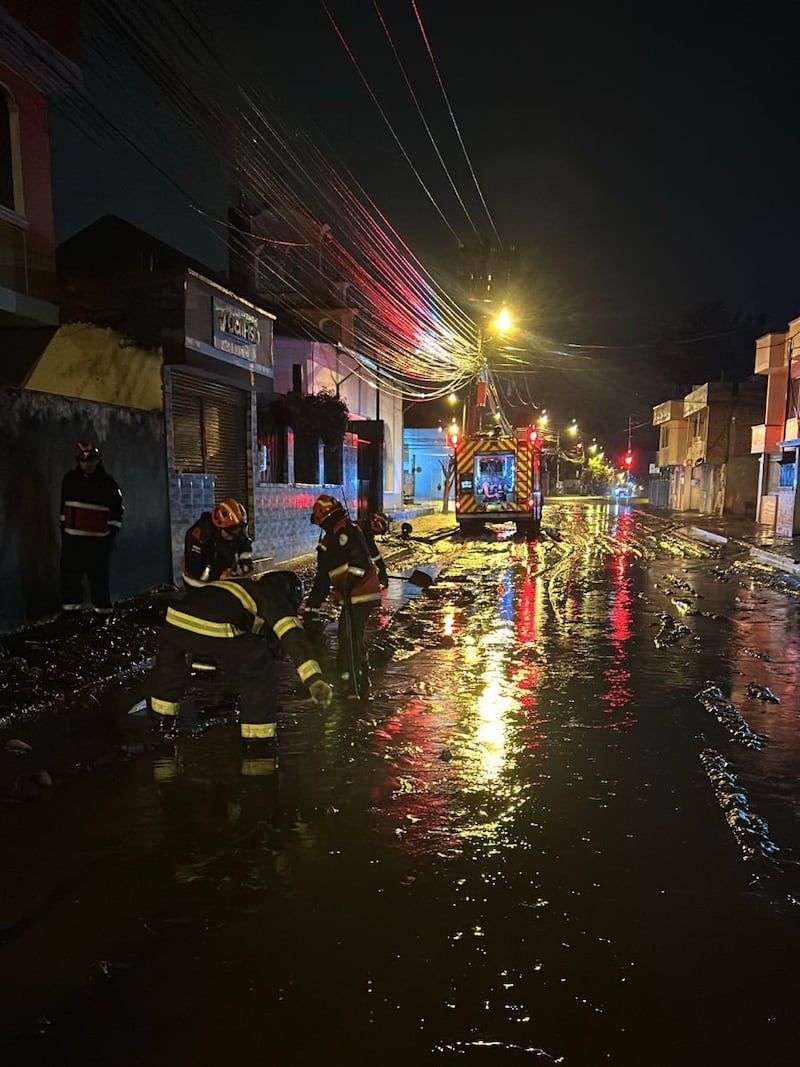 Tormenta y fuertes lluvias pasa factura a varios sectores de Quito.