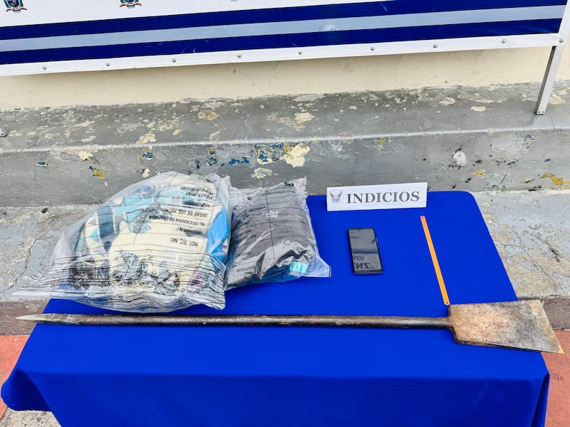 Intentaron robar una joyería en el Centro Histórico de Quito, pero los atraparon dentro del local. Foto: Policía Nacional