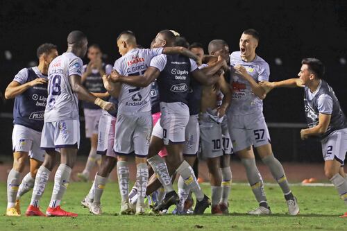 El Delfín le amargó la noche a Barcelona al vencerle en el inicio de la Fase 2 de Liga Pro