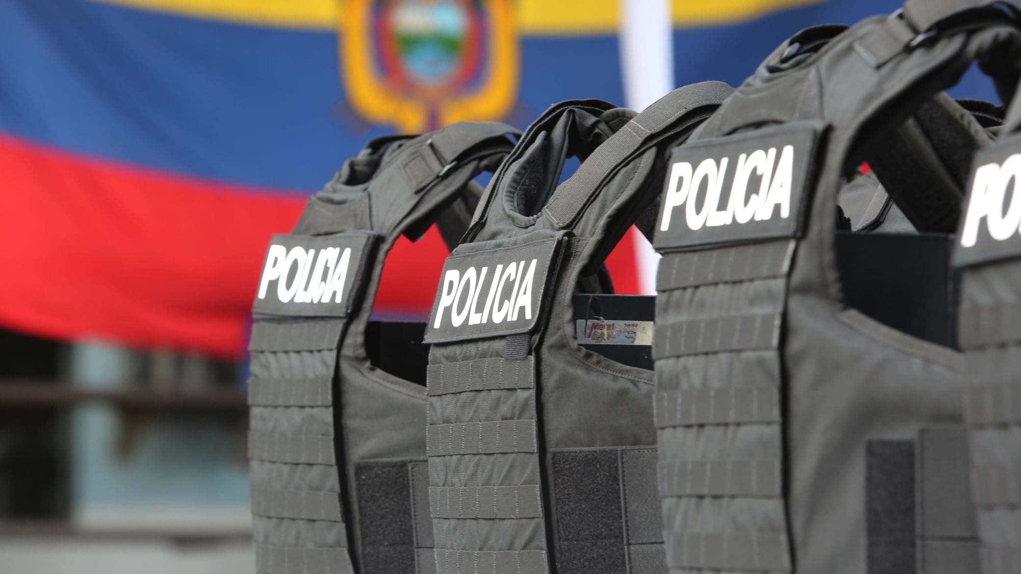 ¿Cómo son los nuevos chalecos antibalas de la Policía Nacional entregados por el Gobierno?