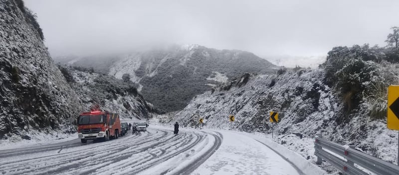 Quito: nieve en Papallacta obliga a circular con precaución en la vía