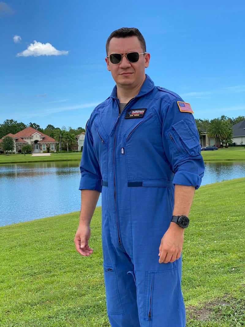 Juan Fernando Salinas, piloto comercial e ingeniero aeroespacial, se convertirá en el primer ecuatoriano en viajar al espacio en el primer trimestre de 2026