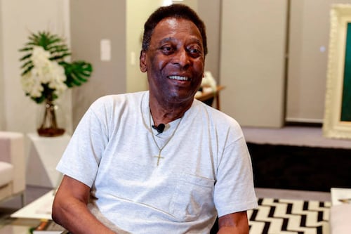 La selfie en pleno funeral de Pelé que indigna a sus fans