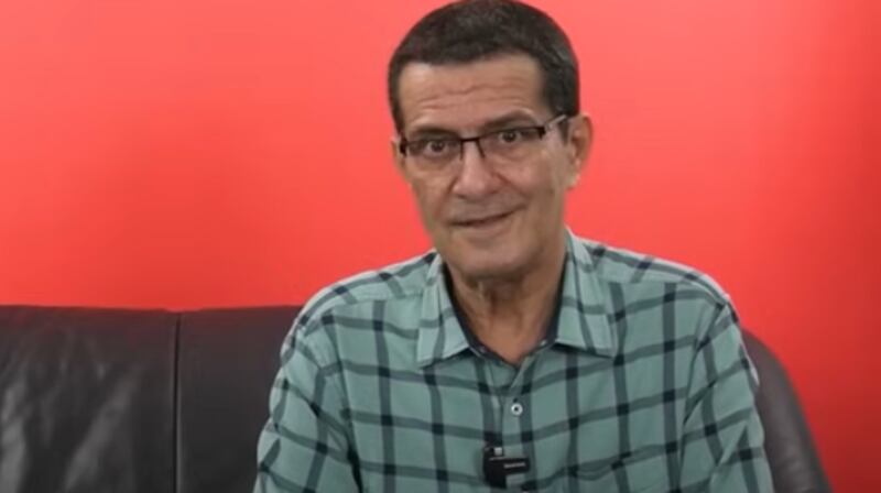 Polo Baquerizo se despide de su audiencia.