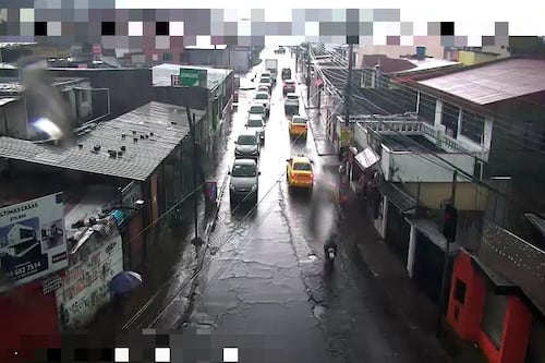 Granizo y fuertes lluvias en Quito dejan casas inundadas y múltiples emergencias