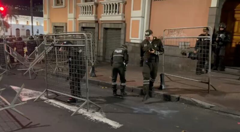 Aparato explosivo detonado en inmediaciones del Palacio de Gobierno generó cierres en el Centro Histórico de Quito