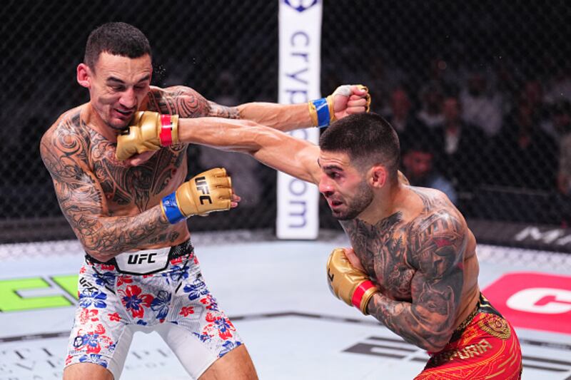 Ilia Topuria se prepara para enfrentarse a Islam Makhachev.