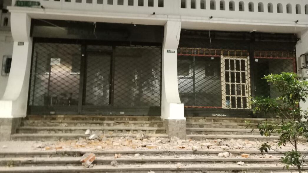 Así quedó edificio del norte de Quito tras sismo de 4,2 este 1 de julio.