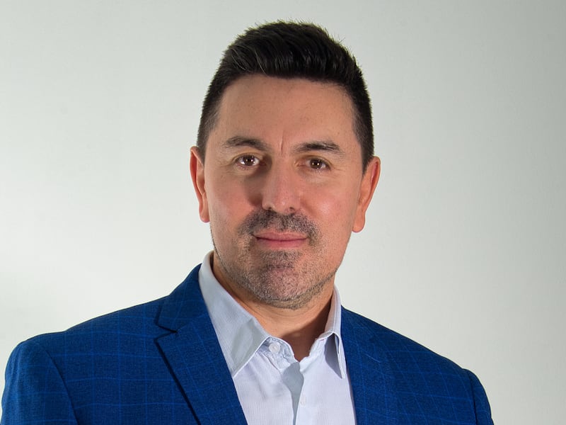 Jhon Jairo Tabares: “Eternit no es solo techos grises, es una marca viva, innovadora y ecuatoriana”