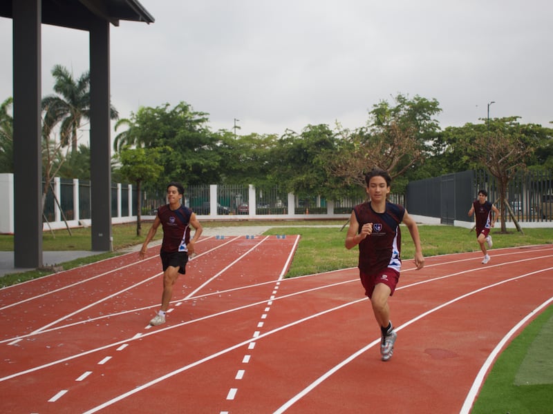 El Thomas More inaugura pista atlética de calidad olímpica, un hito para la formación integral