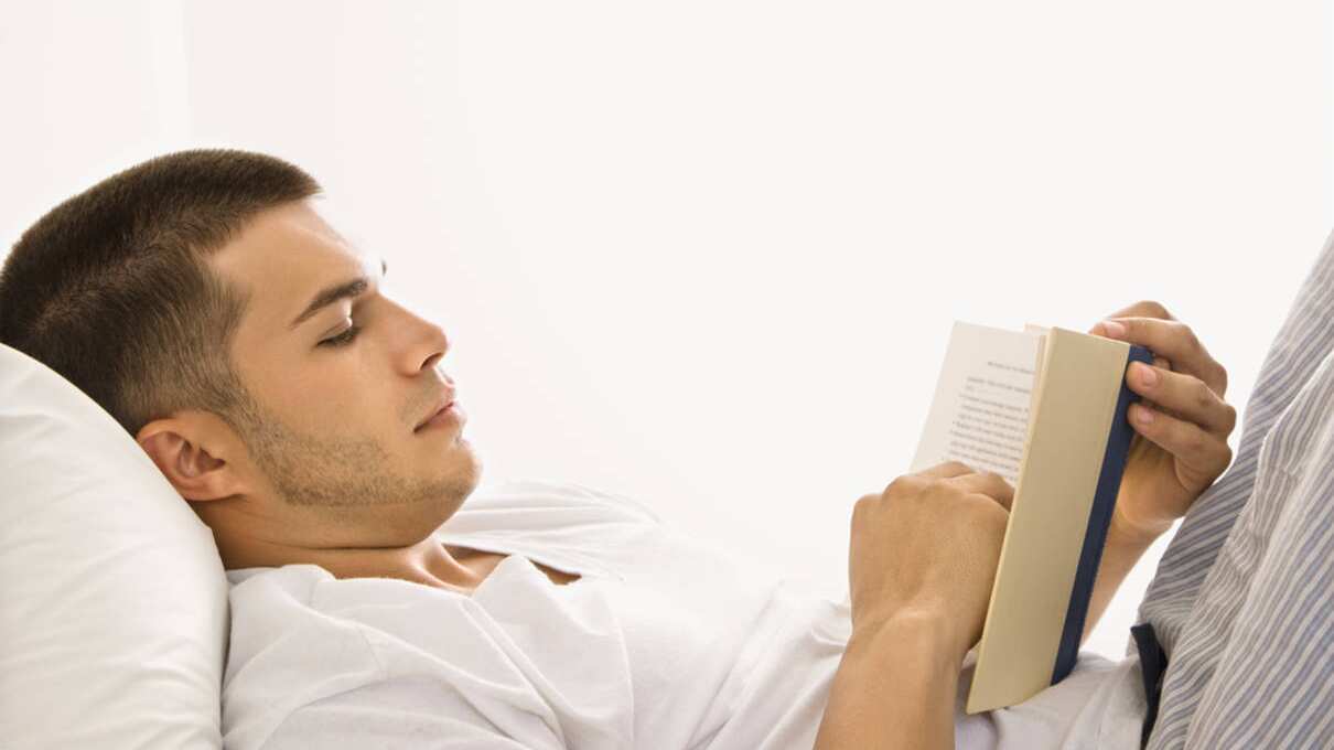 leer-acostado-cama