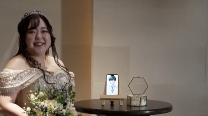Mujer celebra boda simbólica con un chatbot en Japón