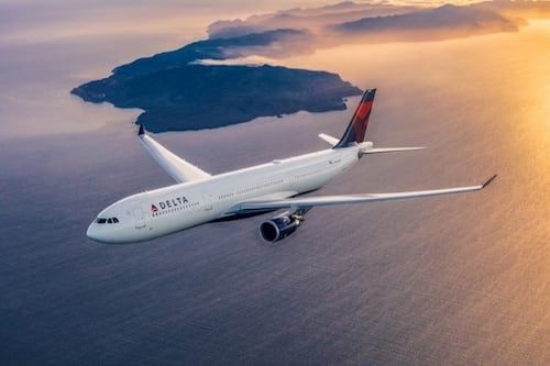 Las claves para comprar vuelos en Black Friday y Cyber Monday