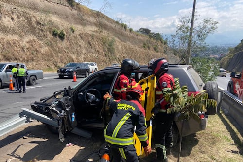 Dos personas resultaron heridas tras siniestro de tránsito en la Ruta Viva, en Quito