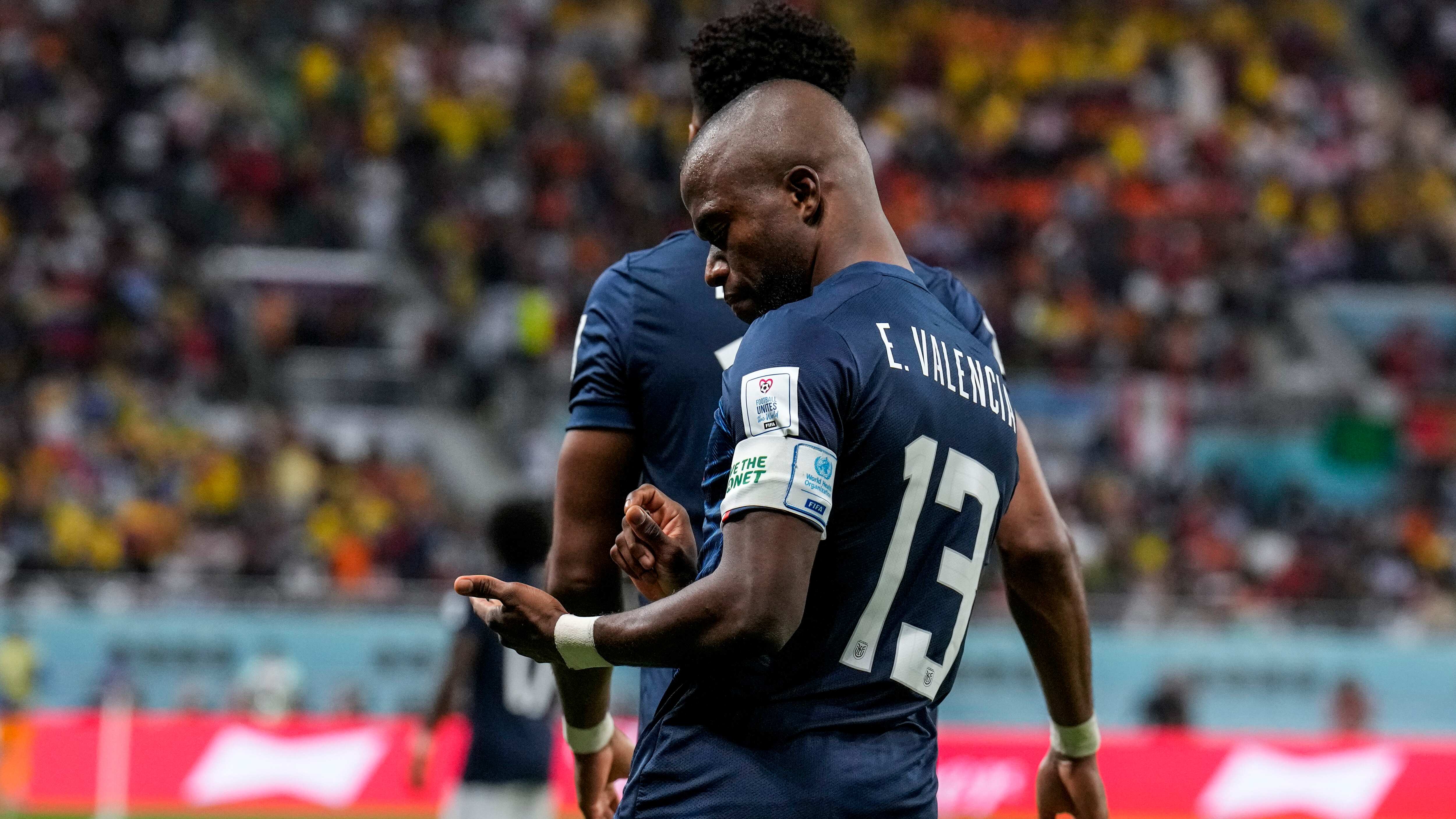 Enner Valencia celebra tras anotar el primer gol de Ecuador ante Holanda