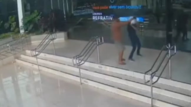 Esperó dos años por un trasplante de córnea, le pegaron cuando salió de la clínica y perdió la vista otra vez