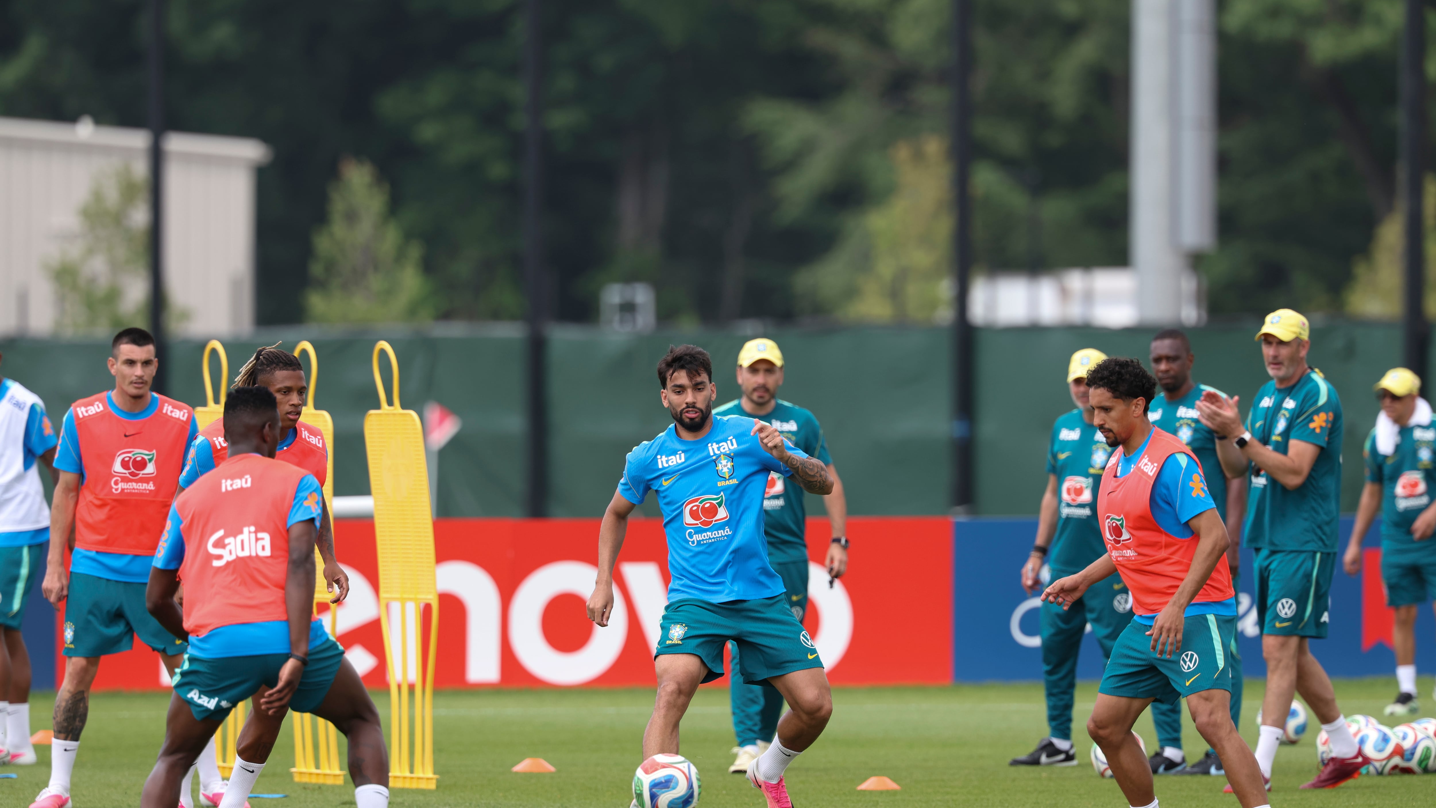 Jugadores de Brasil se entrenan en el centro Columbia Park, en Morristown, New Jersey (EE.UU.). EFE/ Sebastiao Moreira