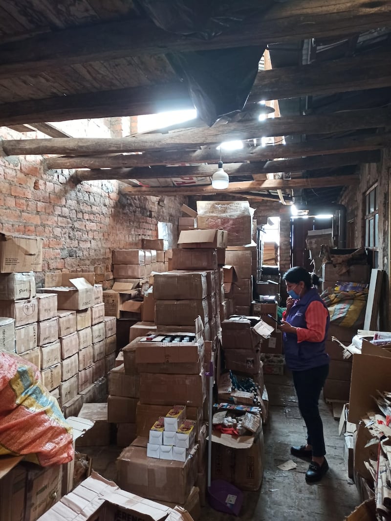 Más de 100.000 productos sin registro sanitario fueron incautados durante un operativo de Arcsa en Cuenca.