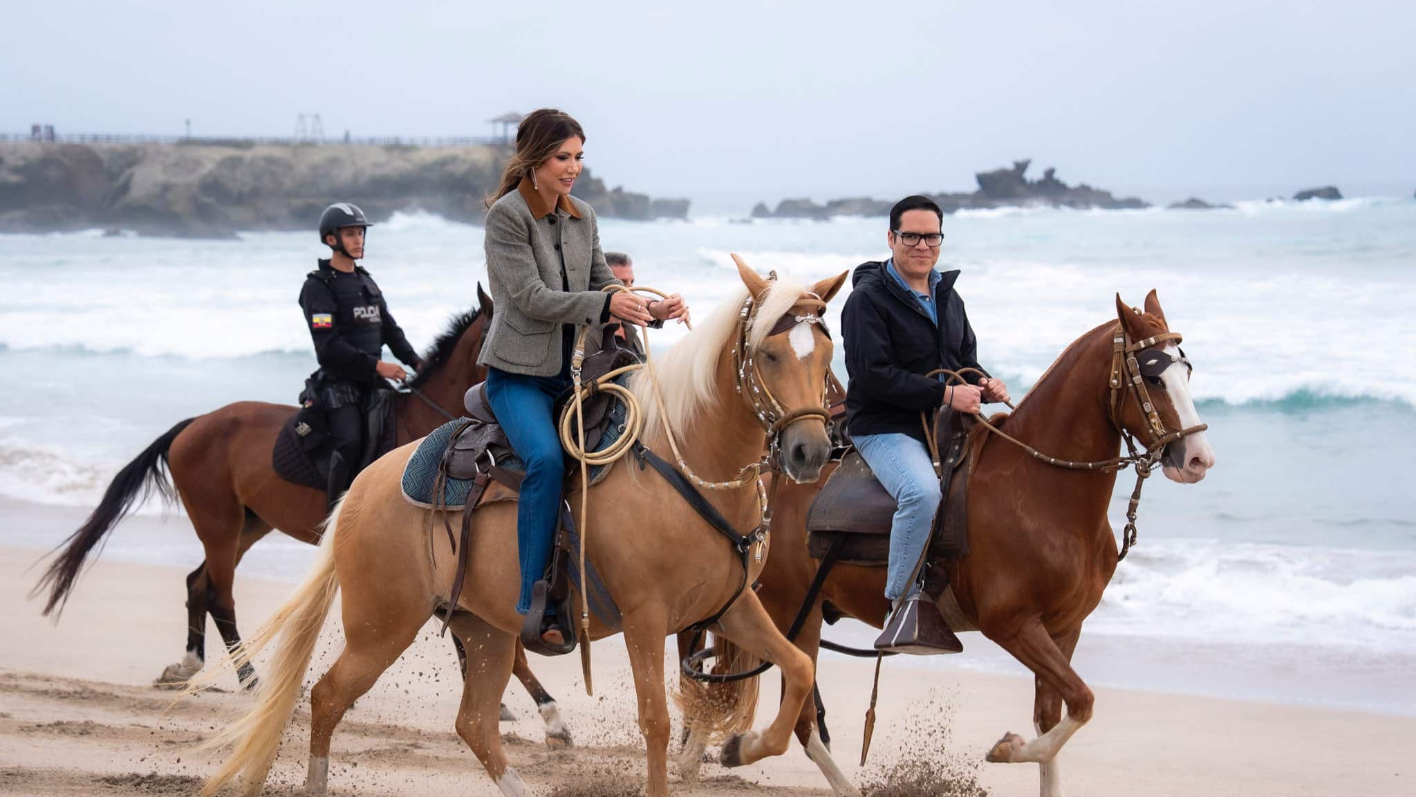 Kristi Noem destaca cooperación con Ecuador en visita estratégica.