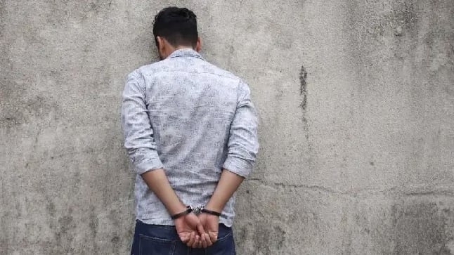 Un policía lo vio cuando abusó de una joven con 65% de incapacidad intelectual en plena calle: fue condenado a pena agravada