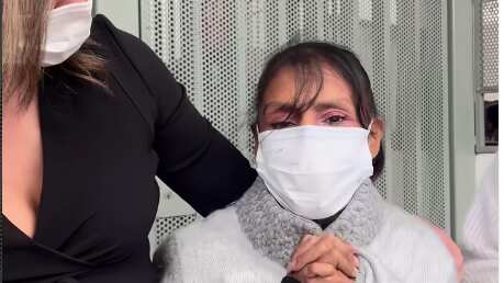 Una seguidora de Denisse Molina quería su chompa de Ecuavisa, pero la periodista le regaló algo mejor: su poncho