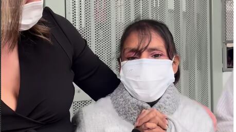 Una seguidora de Denisse Molina quería su chompa de Ecuavisa, pero la periodista le regaló algo mejor: su poncho