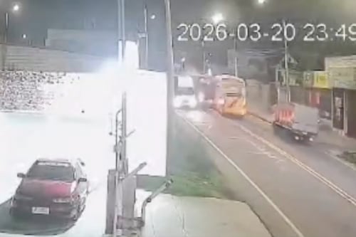 Captan el momento de trágico accidente entre buses en Riobamba que dejó fallecidos y heridos