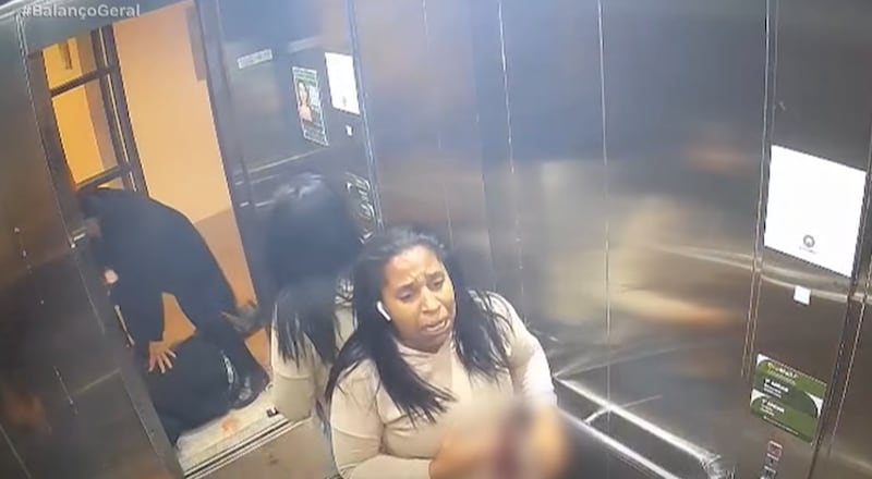 mujer apuñalada Brasil