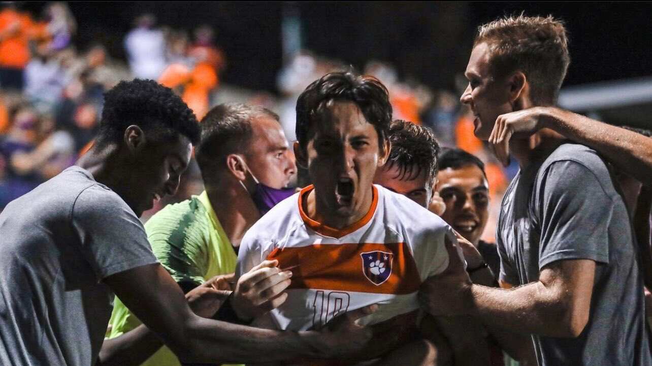 Luis Felipe Salvador con el Vancouver