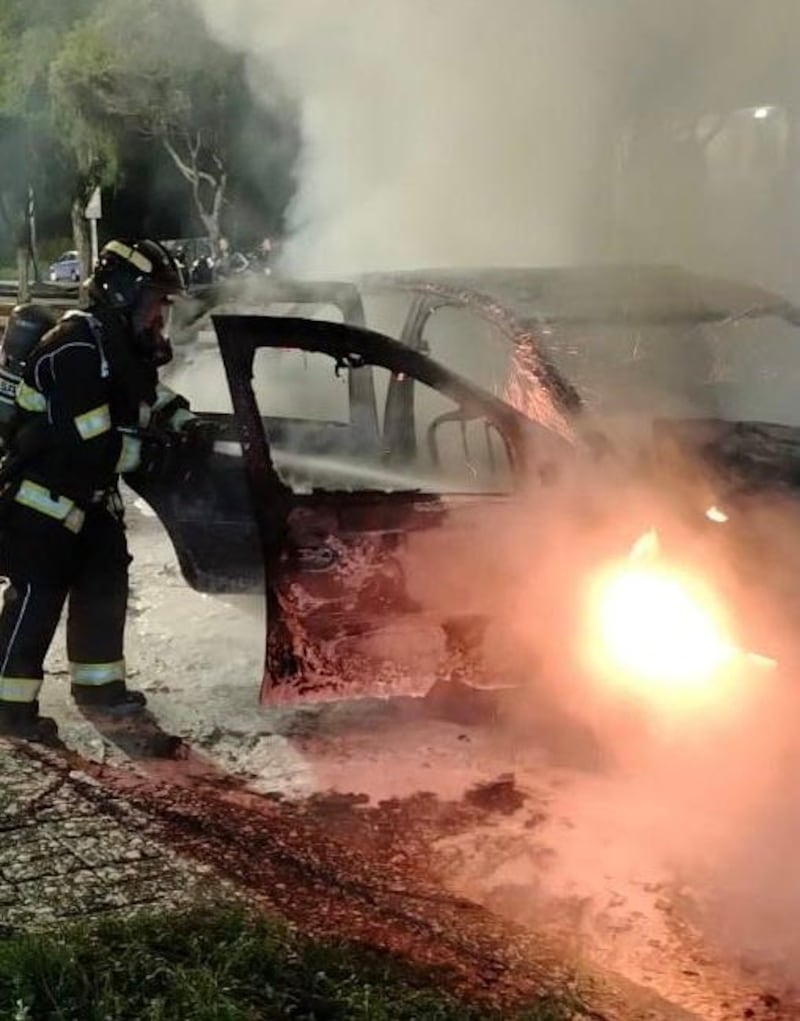 Incendio vehicular en Quito.