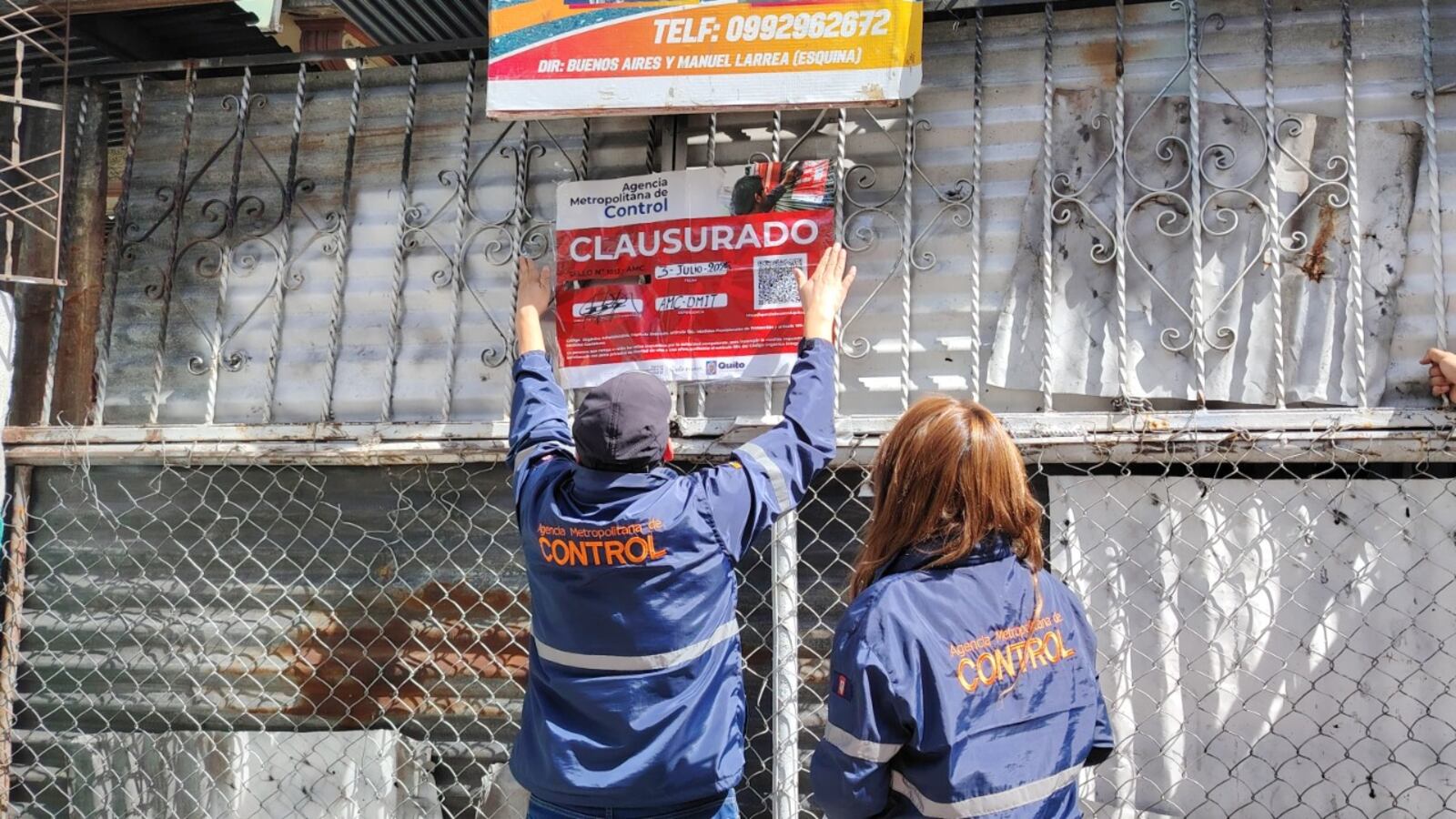 Clausuran taller en el centro de Quito por desmantelar auto robado de origen extranjero