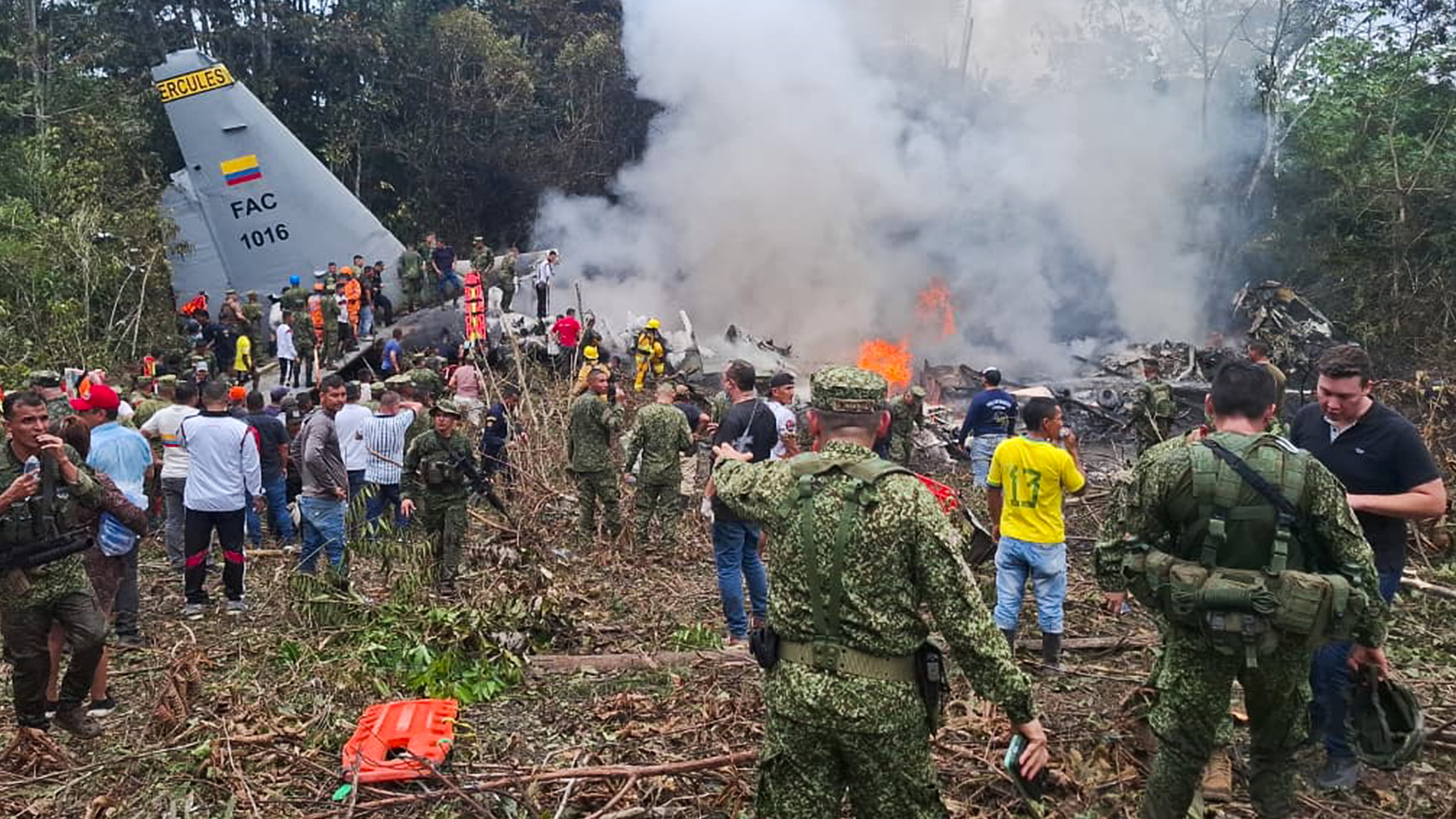 Confirman al menos ocho muertos y 83 heridos en accidente de avión militar en Colombia