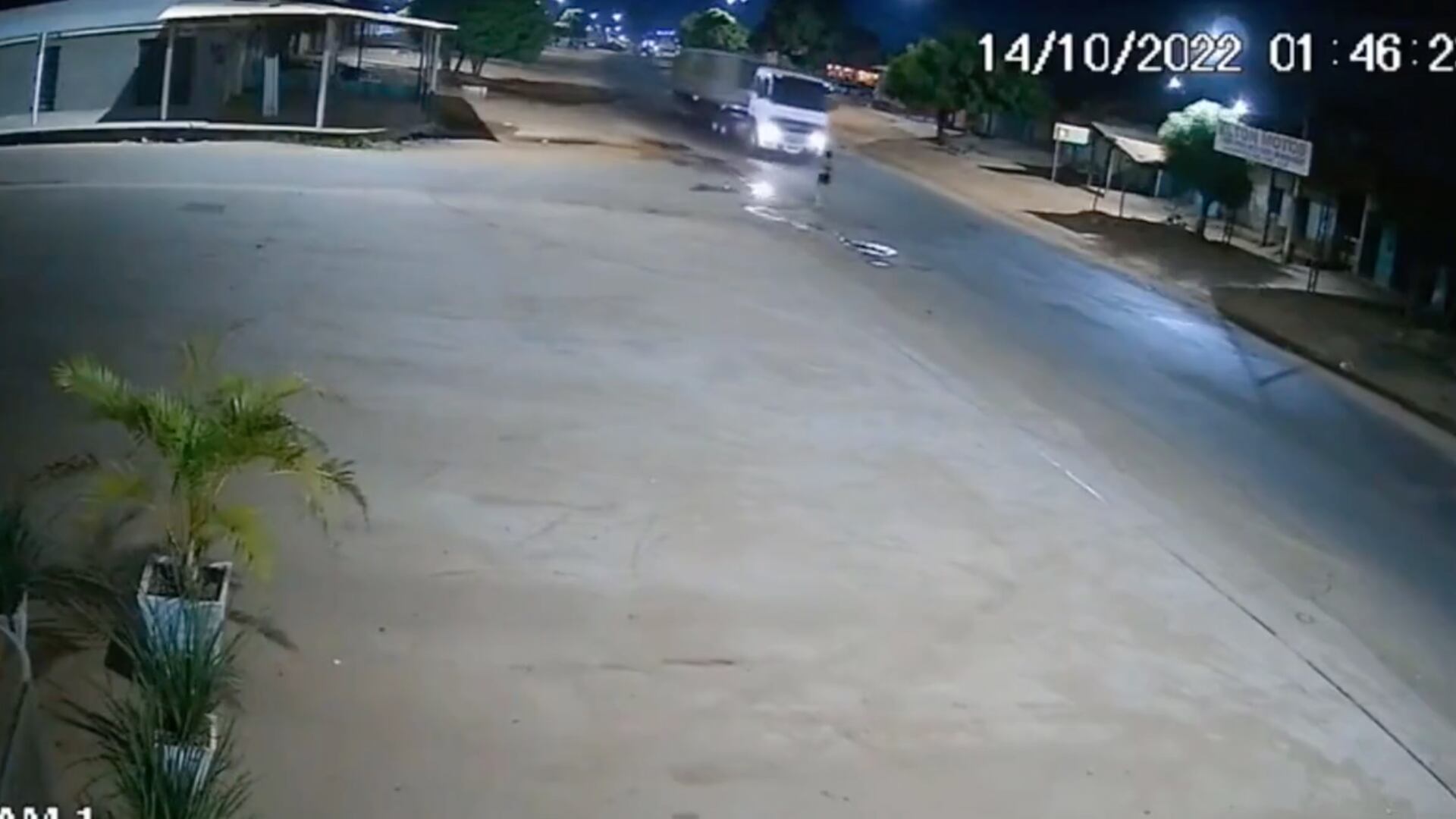 Una mujer se lanzó a las ruedas de un tráiler en Ciudad de Dios, Guayaquil; el conductor está detenido