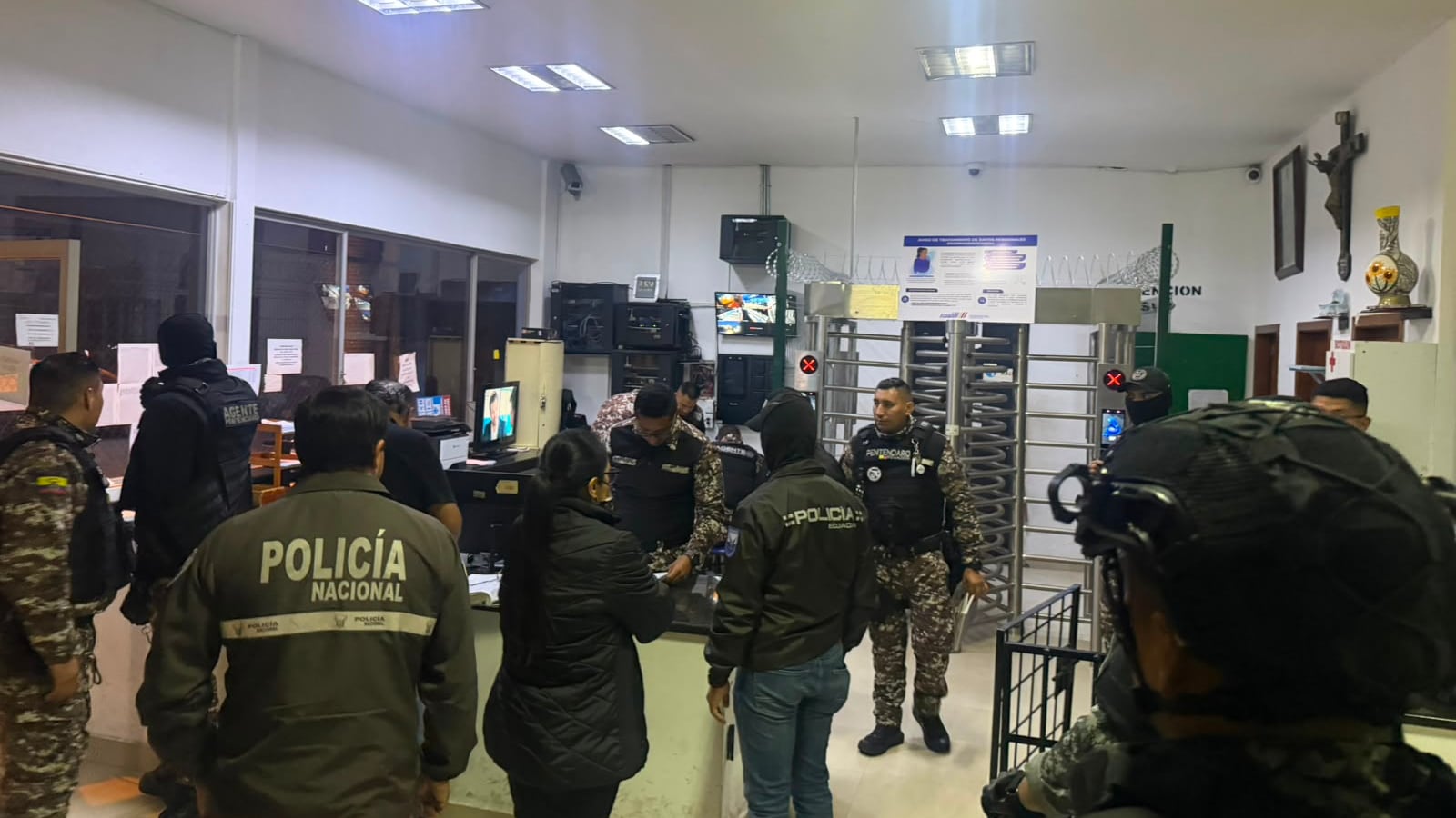 Captaban víctimas mediante aplicaciones de transporte y lo coordinaban desde la cárcel de El Inca, norte de Quito
