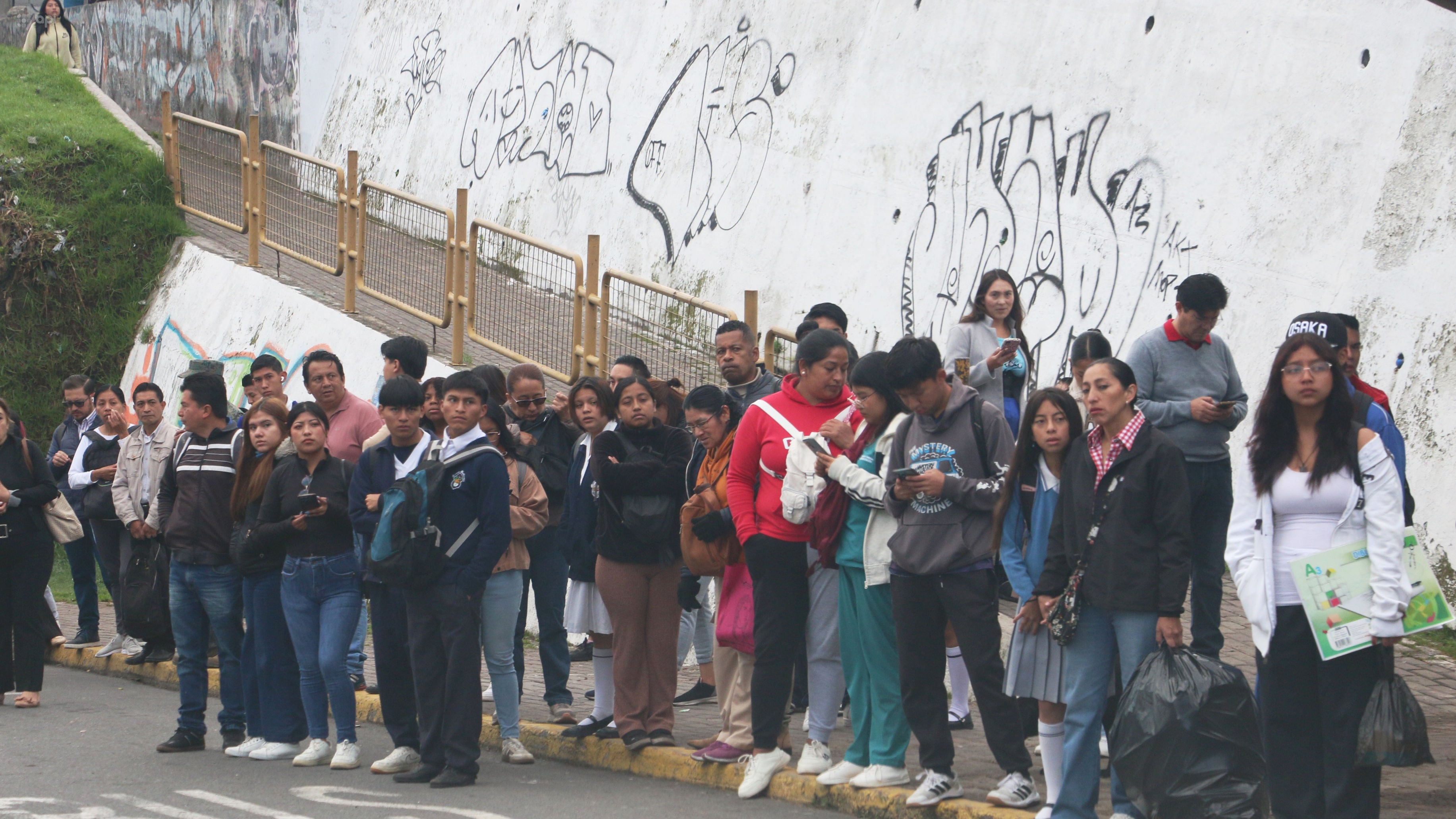 Quito, martes 5 de mayo del 2026
Transportistas racionalizaron sus frecuencias de recorridos en la ciudad de Quito
Foto:API/Rolando Enríquez