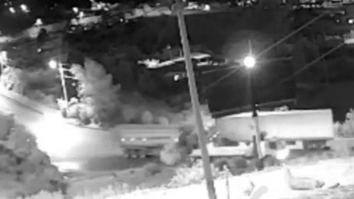 Así fue el momento del de la explosión de dos vehículos pesados en la vía Alóag, en Mejía