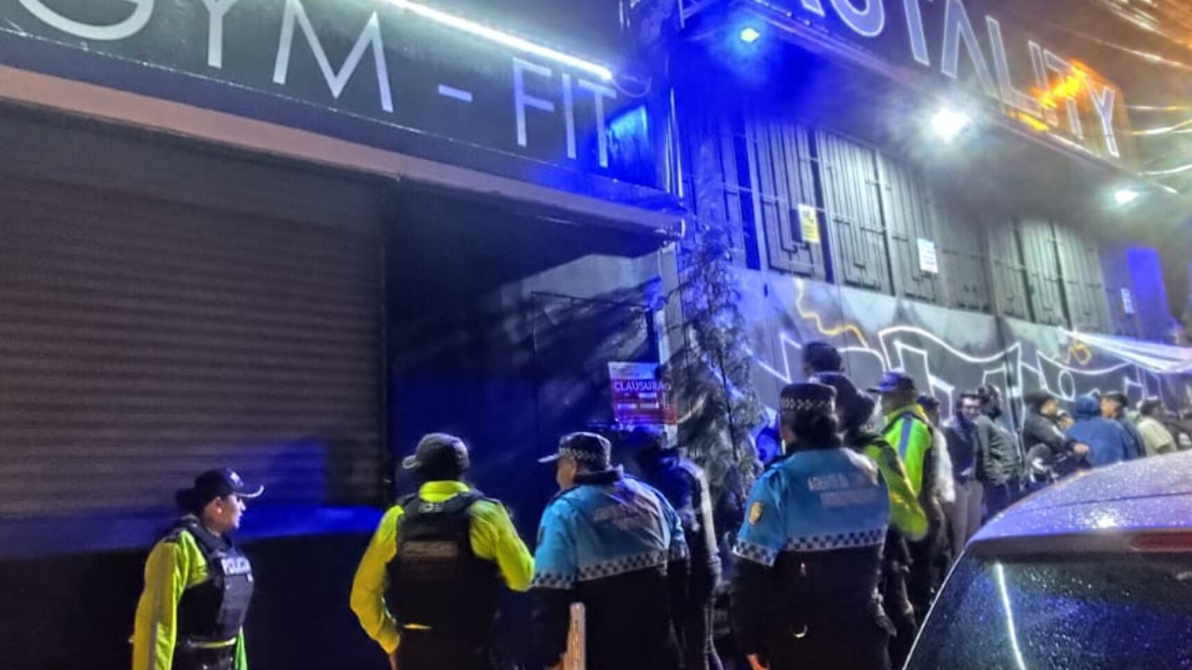 Gimnasio de día y discoteca de noche: clausuran dos locales con “doble vida” en Quito