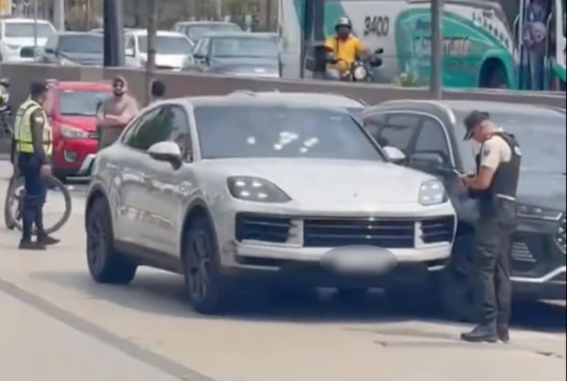 Hombre que se movilizaba en un vehículo de alta gama fue asesinado a tiros en Samborondón