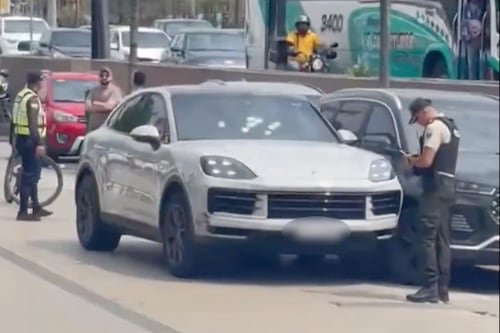 Lo que hallaron en el vehículo de lujo donde fue asesinado a tiros Bryan S. en La Puntilla