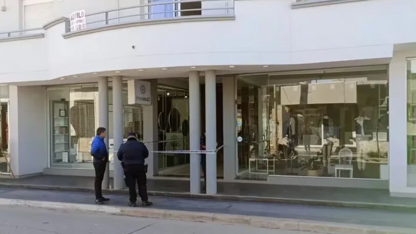 Hombre fue hasta el trabajo de su ex, la asesinó y luego se quitó la vida.