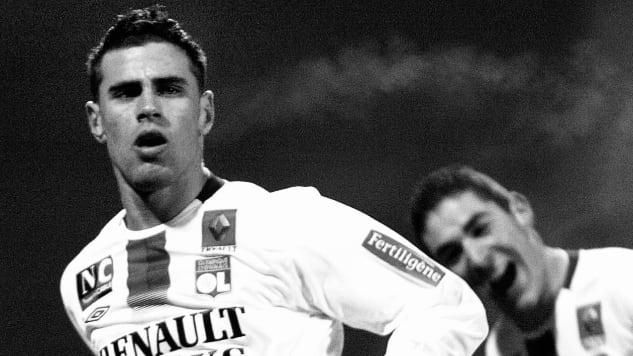 Fallece famosa leyenda del futbol de camino a jugar un partido