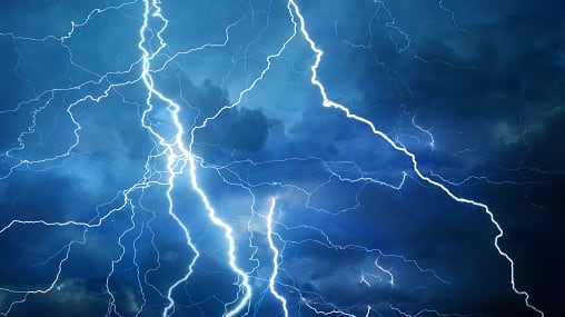 Le cayó un rayo y dijo que sobrevivió gracias a sensación paranormal