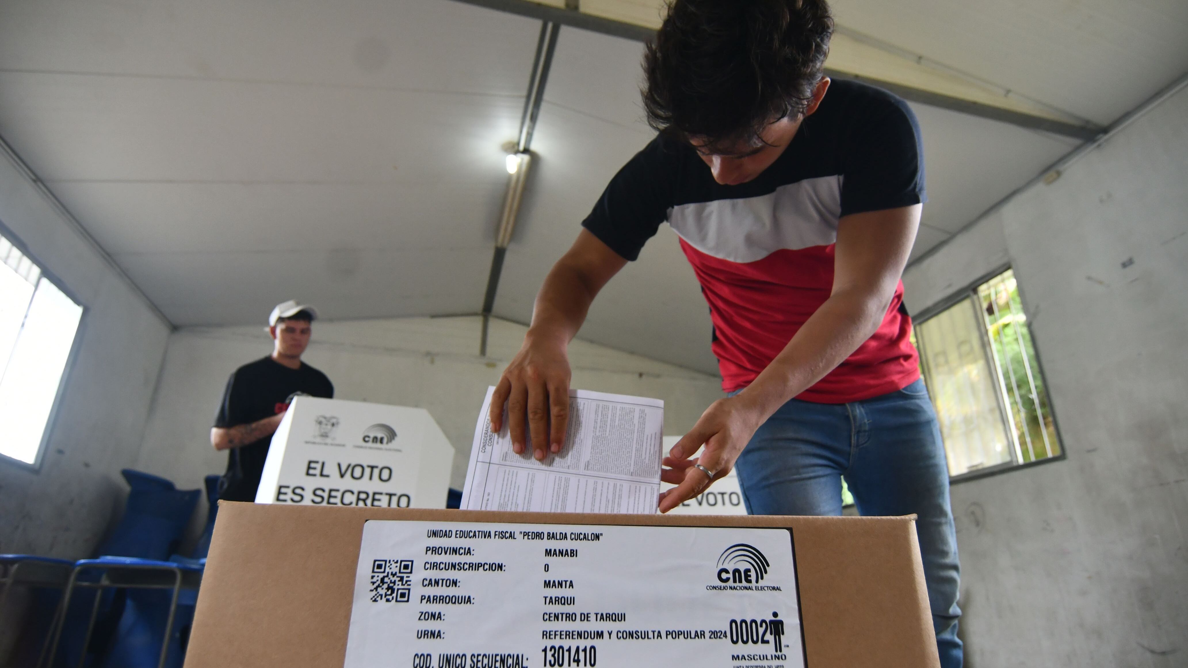 Manta, 21 de Abril del 2024. Se lleva a cabo el proceso electoral del Referéndum y Consulta Popular 2024
