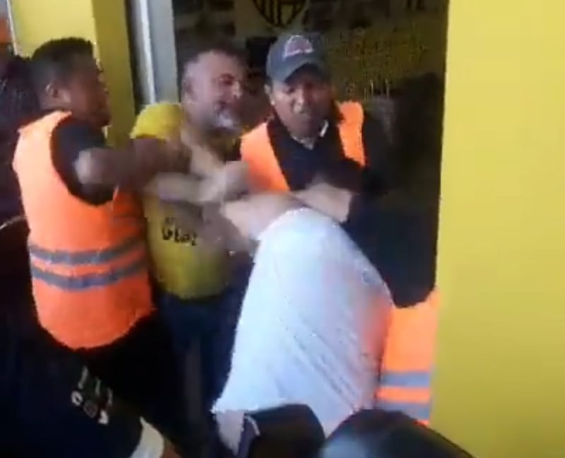 Hinchas de Liga vs Hinchas de Barcelona