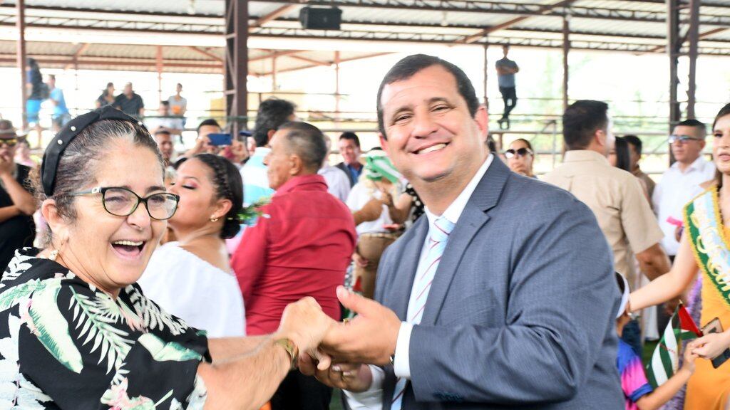 La Prefectura ratificó la inversión de más de 18’000.000 de dólares, realizada en 15 vías, 16 pozos profundos y sistemas de bombeo y 14 puentes que unen el cantón El Carmen.