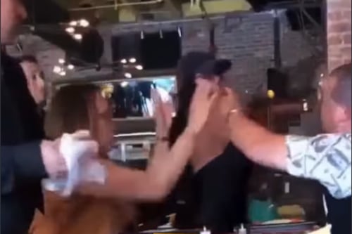 Mujer sorprende a su esposo con la amante y desata brutal pelea en restaurante: “Yo pasé por eso”