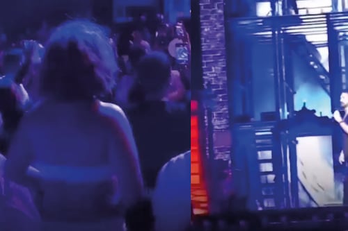 ¡Se tomó muy en serio la canción! Se sacó la camisa en pleno concierto de Ricardo Arjona en Guayaquil