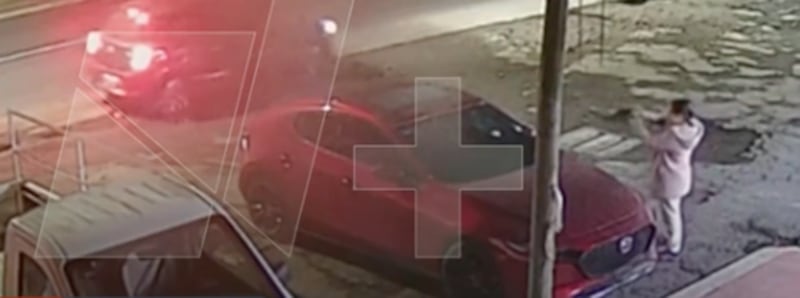 Mujer disparó contra el auto de su expareja tras presunta discusión  - Fuente: @Nmas