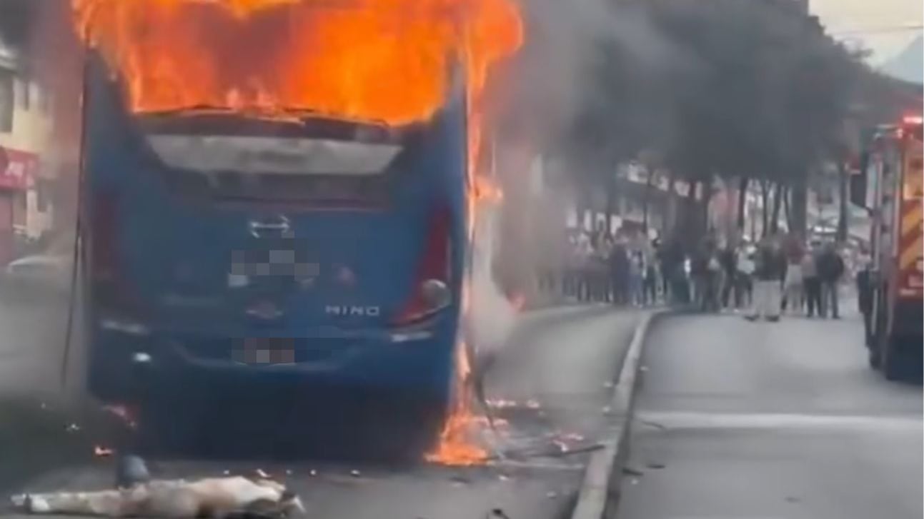 Incendio de bus en la Mariscal Sucre